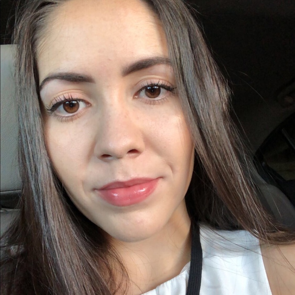 Meet your Posher, Cynthia